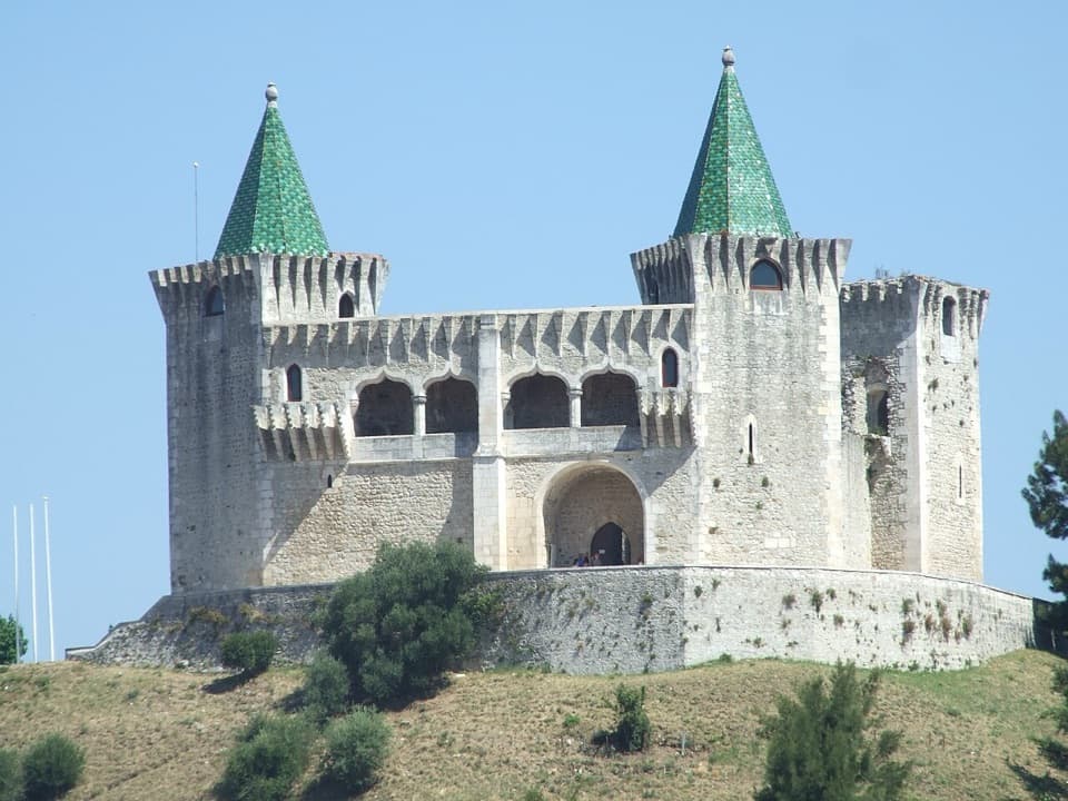 Porto de Mós Castle